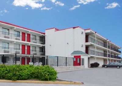 Days Inn & Suites By Wyndham Indianapolis Airport East Экстерьер фото