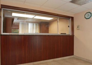 Days Inn & Suites By Wyndham Indianapolis Airport East Экстерьер фото